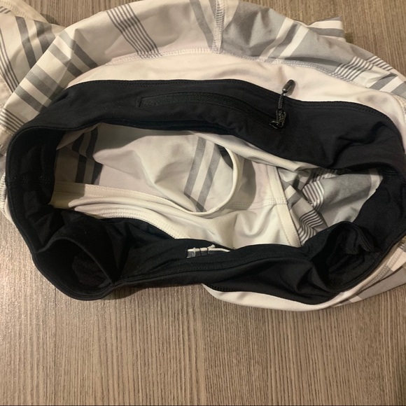 Lululemon Speed Up Shorts - Picture 4 of 4